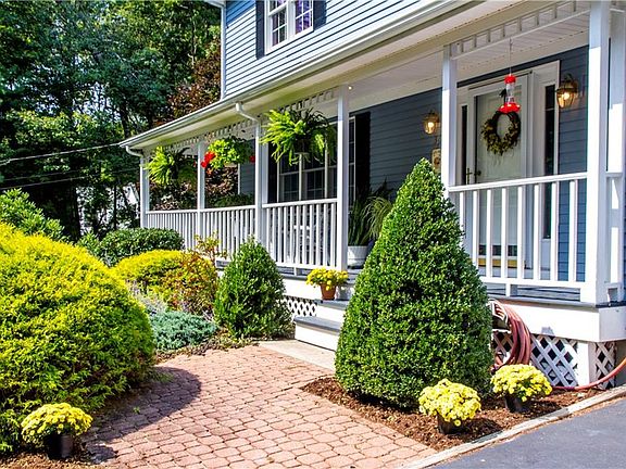 2nd image of 30 Linden Ln