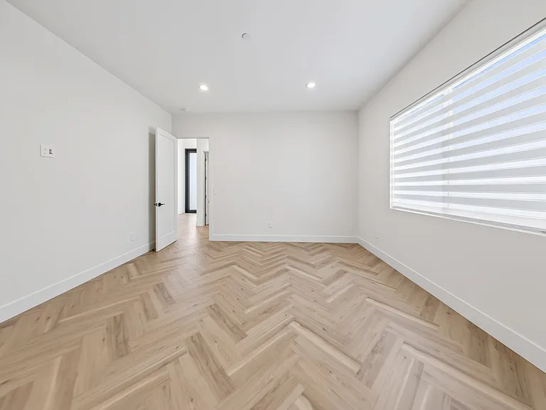 8018 Shadyglade Ave — Photo 35