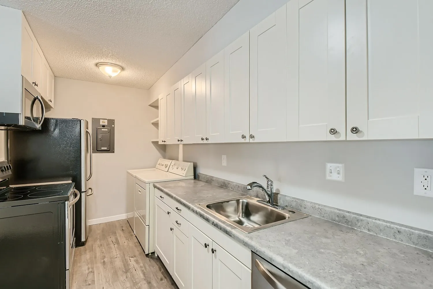 2 bed, 1.5 bath, 1164 sqft, $1,900 — Photo 3