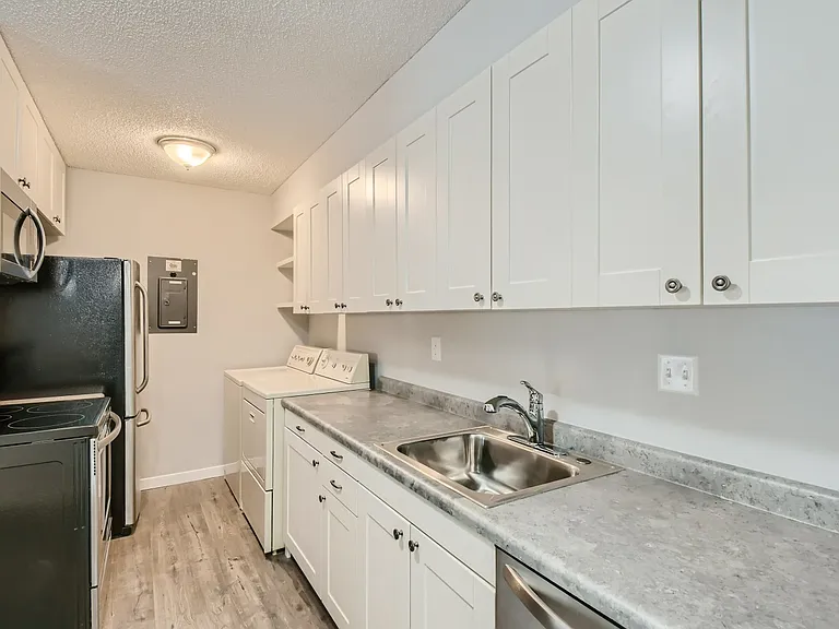 1127 Landmark Trl S — Photo 3