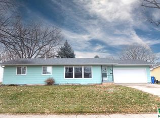 912 Ridgecrest Dr, Vermillion, SD 57069