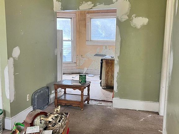 5th image of 515 E 6th St