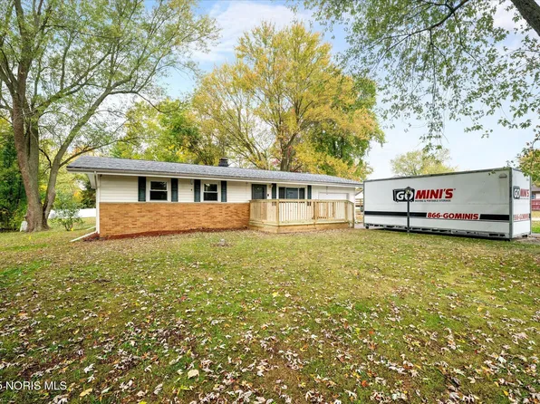 2121 Holiday Dr, Swanton, OH 43558