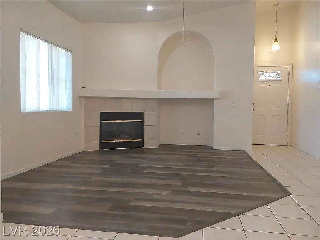 2 bed, 1070 sqft, $1,500 — Photo 2