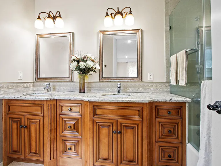 Second Floor Jr. Suite Bathroom