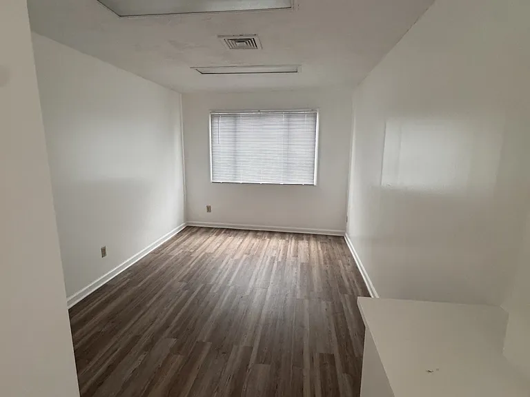 2404 Whitney Ave #3 — Photo 6