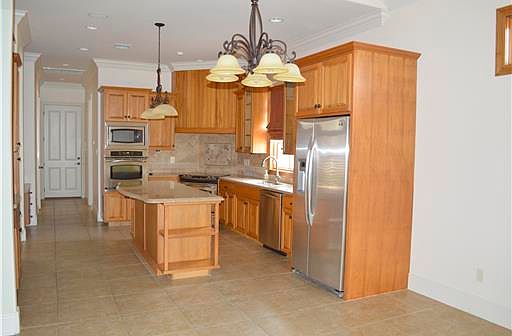 4th image of 6041 Stonegate Dr