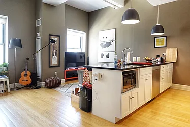 Rented by New York Casas Ltd.