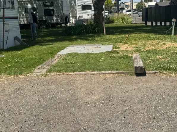 4815 W Clearwater Ave Trailer 18, Kennewick, WA 99336