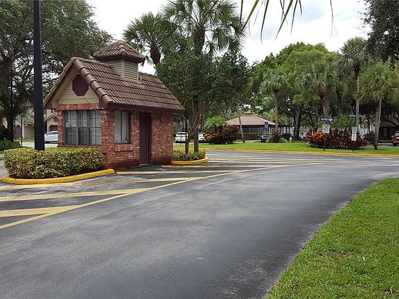 3rd image of 9073 Vineyard Lake Drive #9073