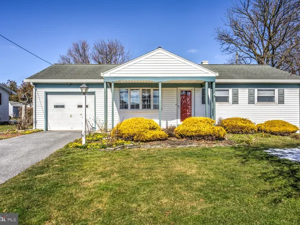 829 W Main St, New Holland, PA 17557