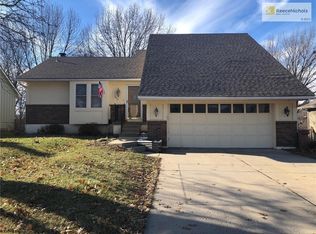 3804 SW Lido Dr, Lees Summit, MO 64082