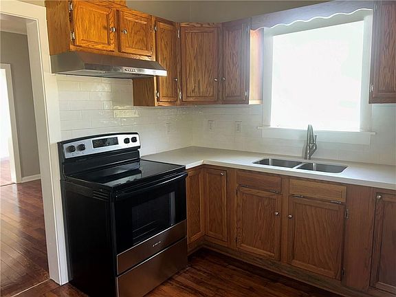 4th image of 121 Cotton St