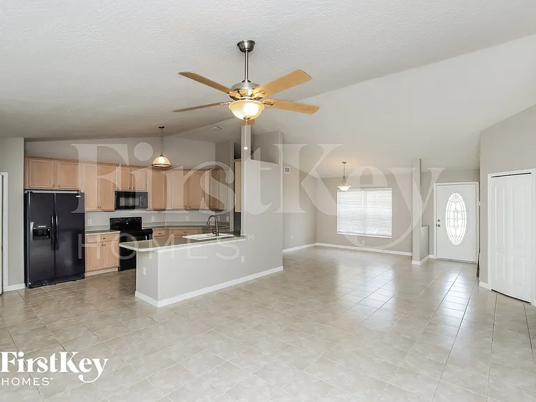766 Altara Ln NE — Photo 4