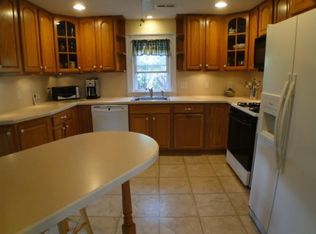 27 Second St, Flagtown, NJ 08821