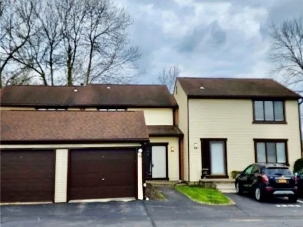 1252 Charlesgate Cir, East Amherst, NY 14051