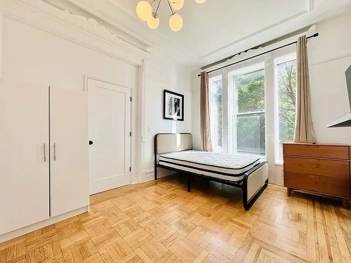 5 bed, 2.5 bath, 1200 sqft, $1,340 — Photo 3