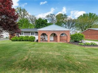 101 Robinhood Dr, Cranberry Township, PA 16066
