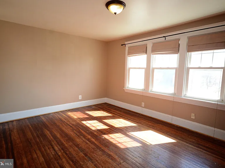 623 Guilford Ave — Photo 15
