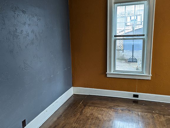4th image of 157 Hoyt St