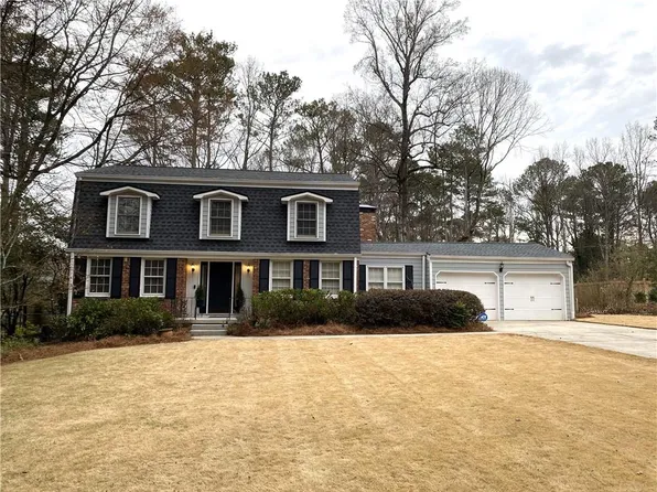 2426 Glenbonnie Dr, Dunwoody, GA 30360