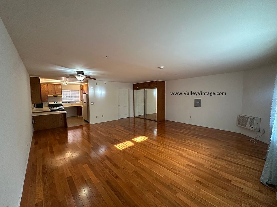 1st image of 11508 Moorpark St APT C