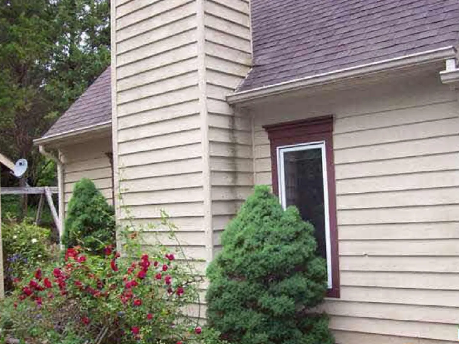 4 bed, 2.0 bath, 1600 sqft, $2,400 — Photo 2