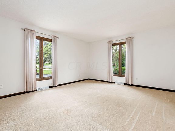 4th image of 256 Greenglade Ave