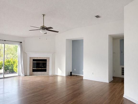 4th image of 455 Jillian Dr