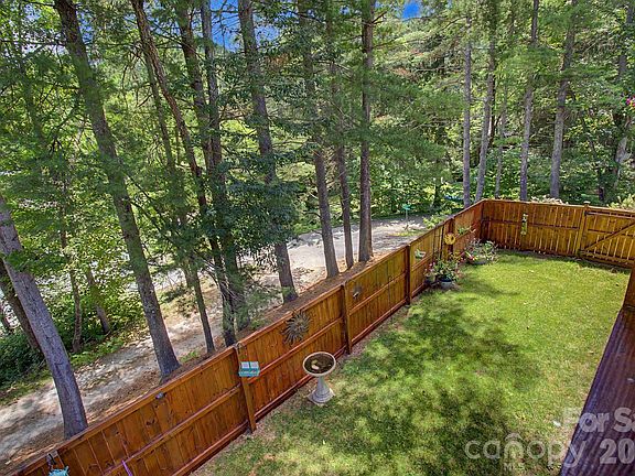 5th image of 34 Aster Ridge Dr