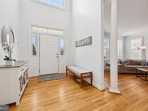 4th image of 7902 Greenebrook Ct