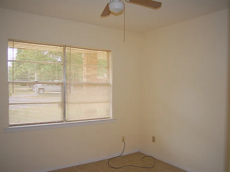 109 Ralph Dr — Photo 7