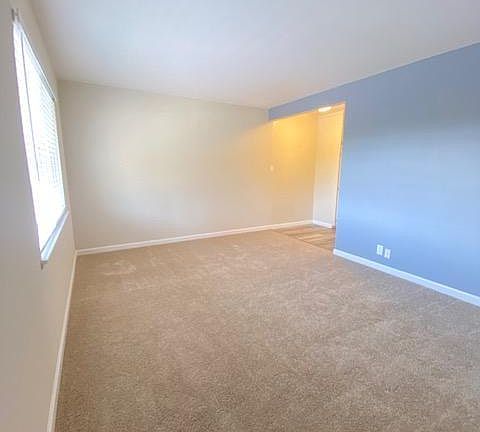 5th image of 1646 Davis St APT 12