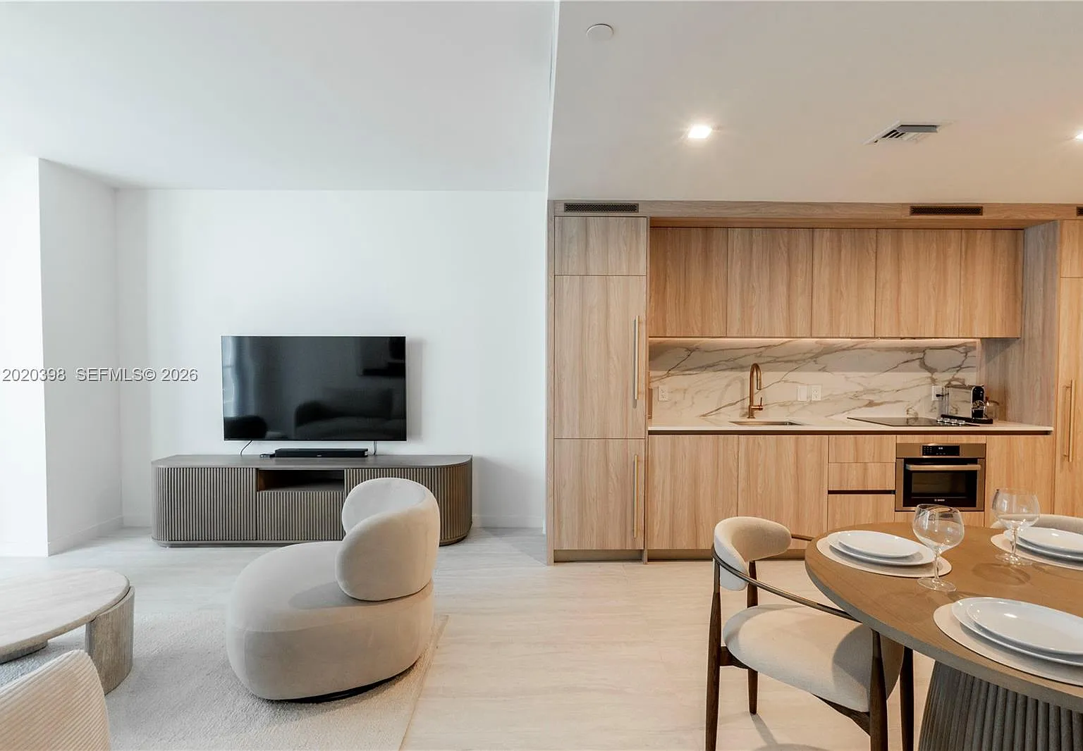 1 bed, 1.0 bath, 862 sqft, $5,250 — Photo 2