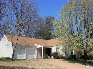 1465 Sandpointe Ct, Ballwin, MO 63021