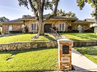 1900 Briarcrest Ln, Arlington, TX 76012