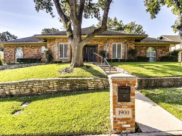 1900 Briarcrest Ln, Arlington, TX 76012