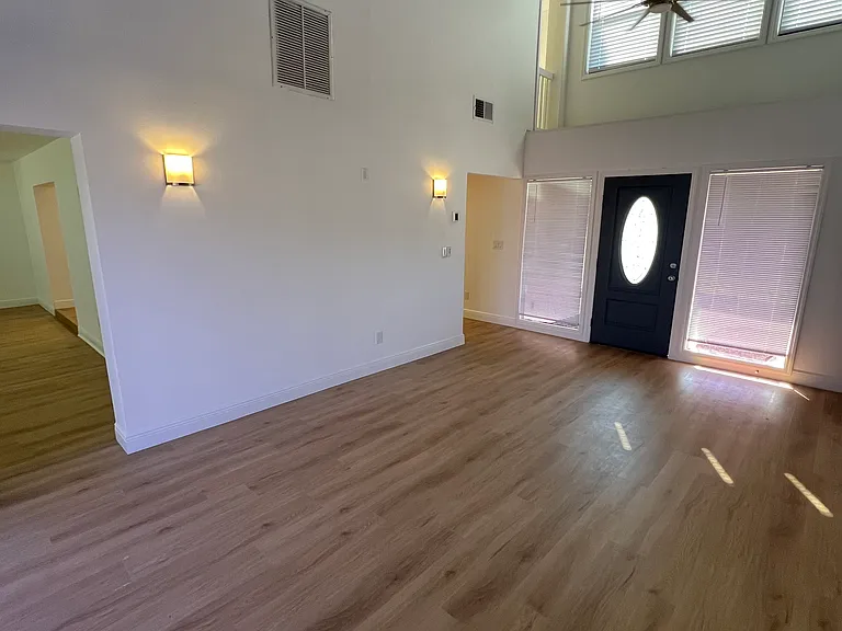 8172 Sanibel Blvd — Photo 17