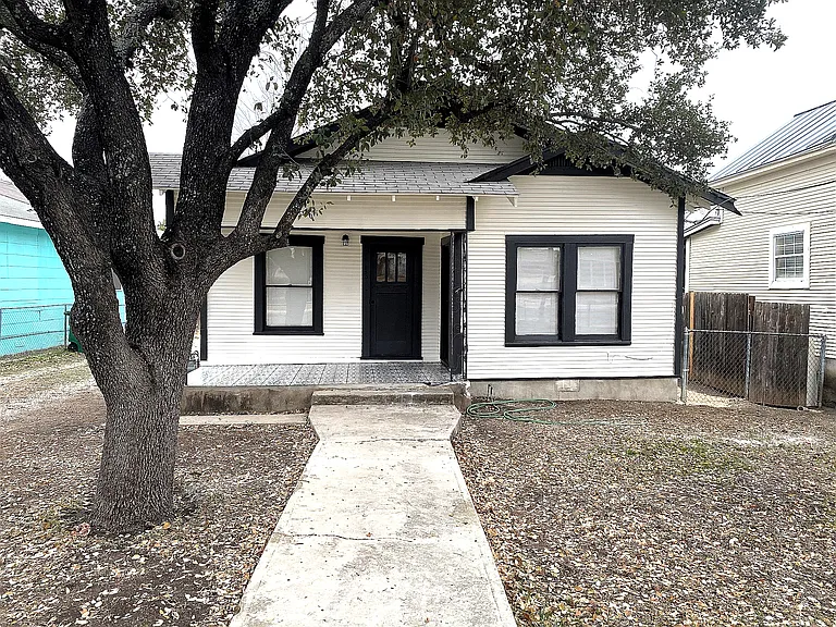 830 Texas Ave — Photo 1