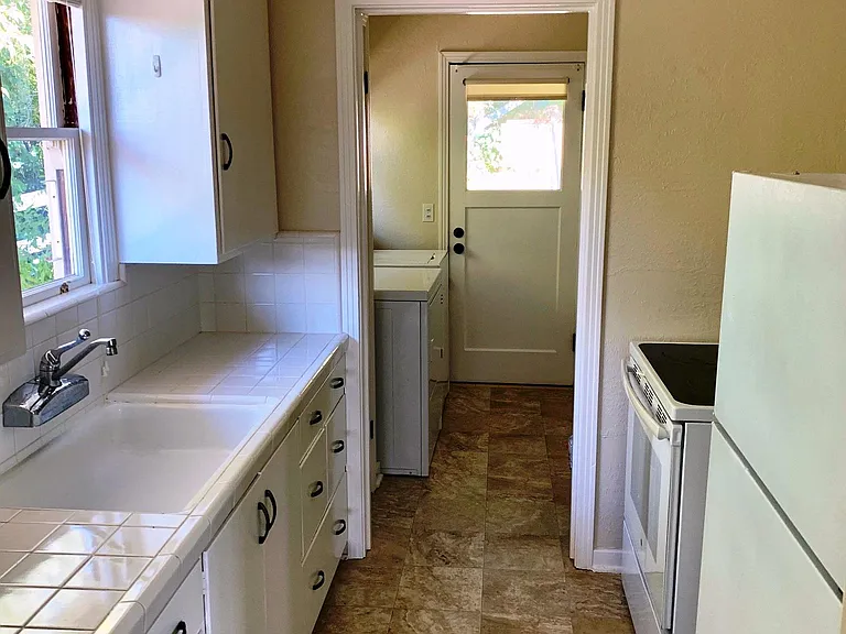 560 E Oakside Dr #A — Photo 8