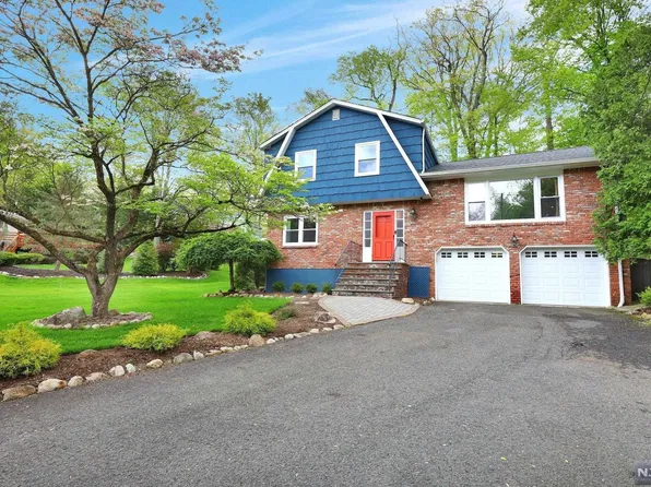 6 Jan Ct, Montvale, NJ 07645