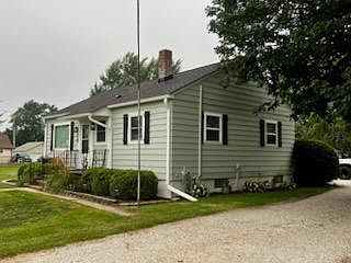 3rd image of 102 E Washington St