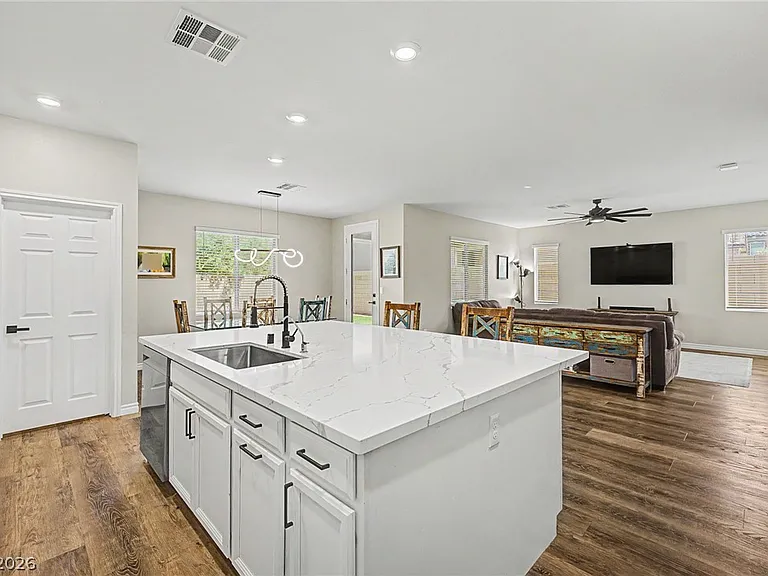 8148 Little Skye Ct — Photo 16