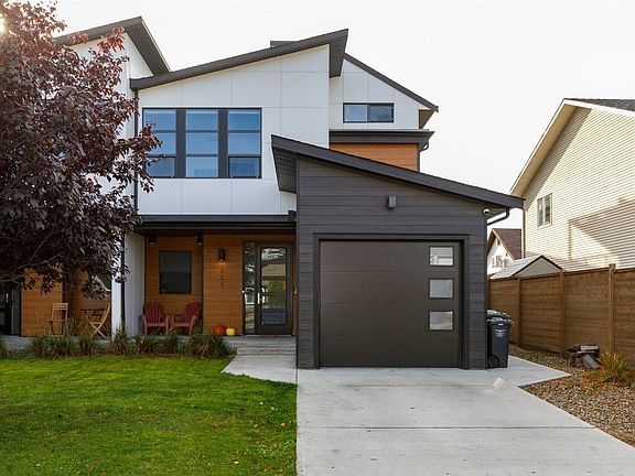 4th image of 1025 Cawston Ave
