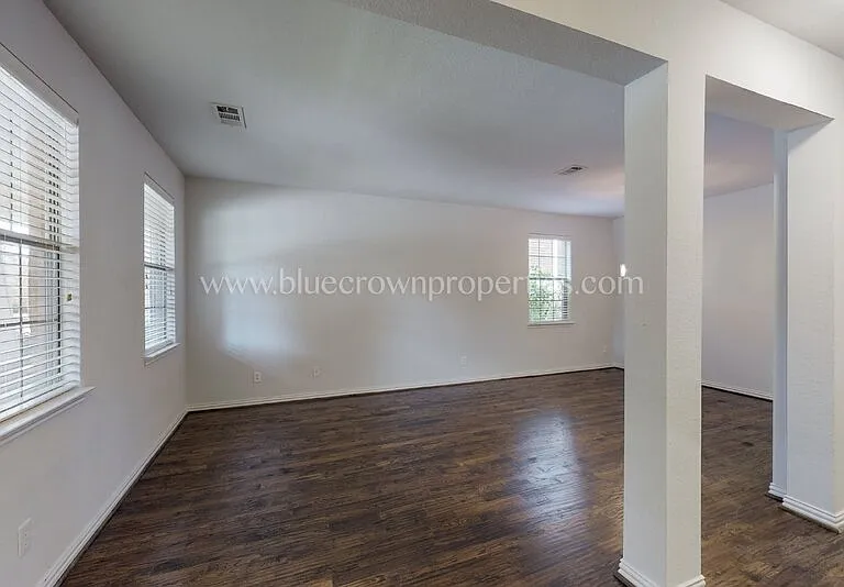3208 Grant St — Photo 8