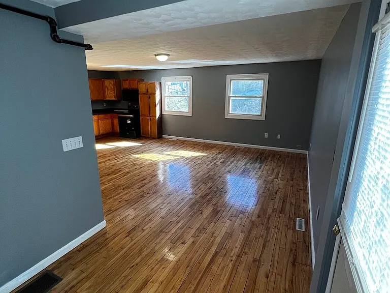 10 Shaker Rd — Photo 18
