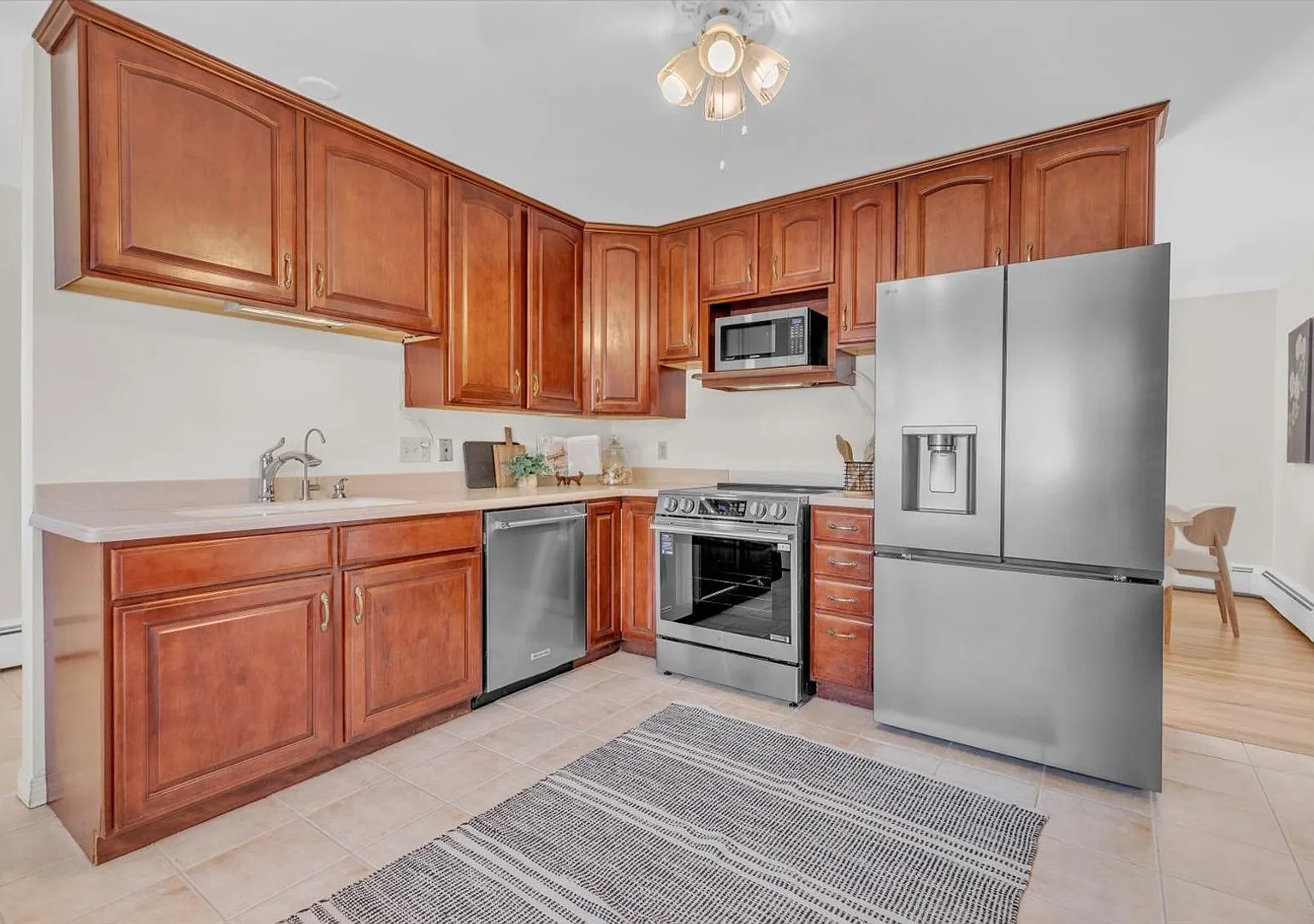 1000 Off 1st Month Rent 3BD/2BA Home in Desirable South Boulder Neighborhood - Available NOW! — Photo 4