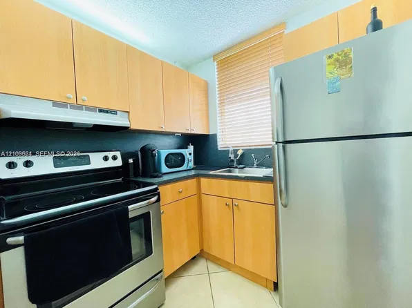 1801 S Treasure Dr, North Bay Village, FL