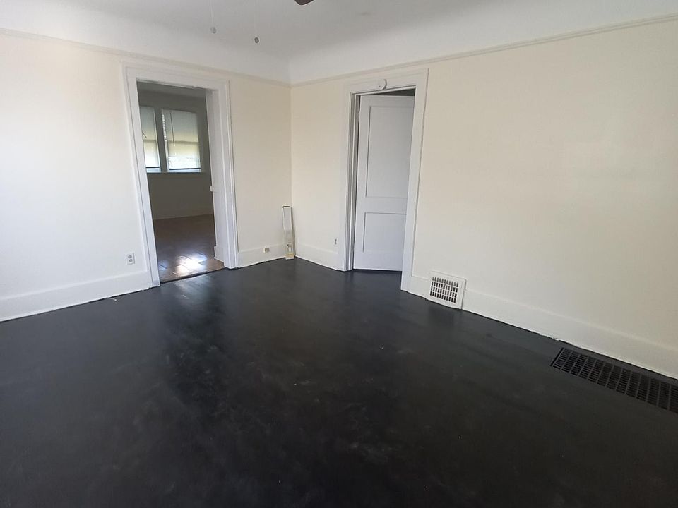 2nd image of 10264 Nottingham Rd #2