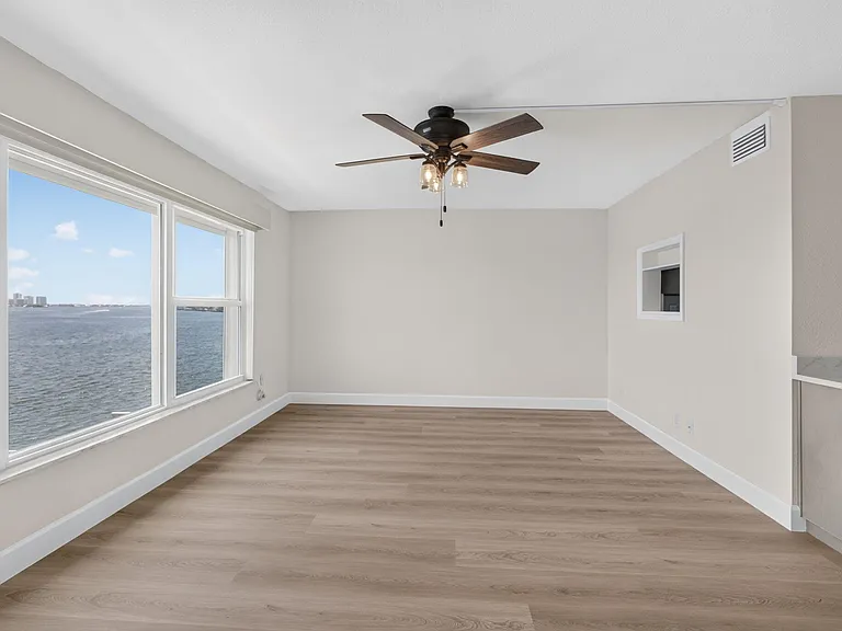 52 Yacht Club Dr #305 — Photo 21